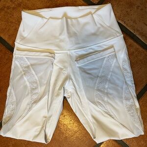Lululemon wunder under HR crop 21” white lace leggings size 8